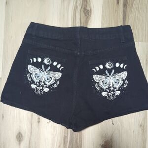 ROMWE Black Jean Shorts with Moth and Moon Design